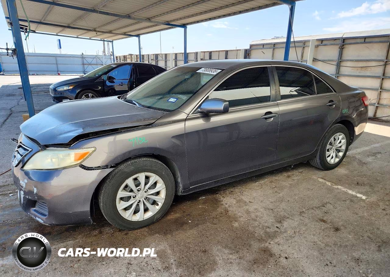 2011 Toyota Camry Le – zdjęcie 1 z 12