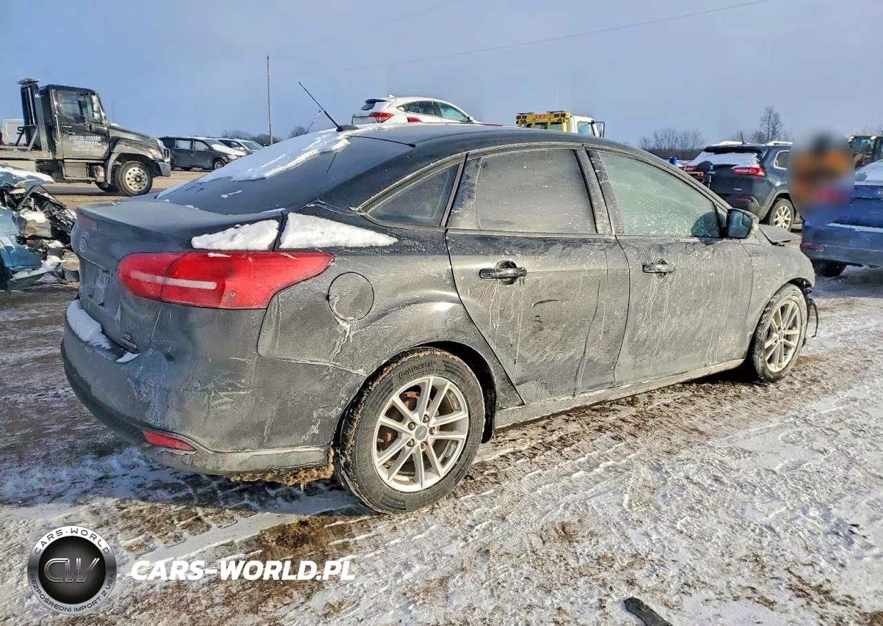 2015 Ford Focus Se VIN:1FADP3F28FL384016 - 3