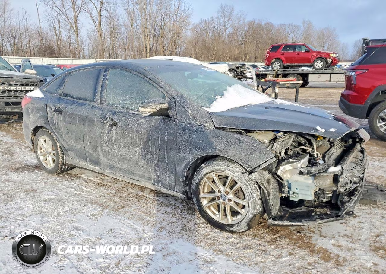 2015 Ford Focus Se VIN:1FADP3F28FL384016 - 4