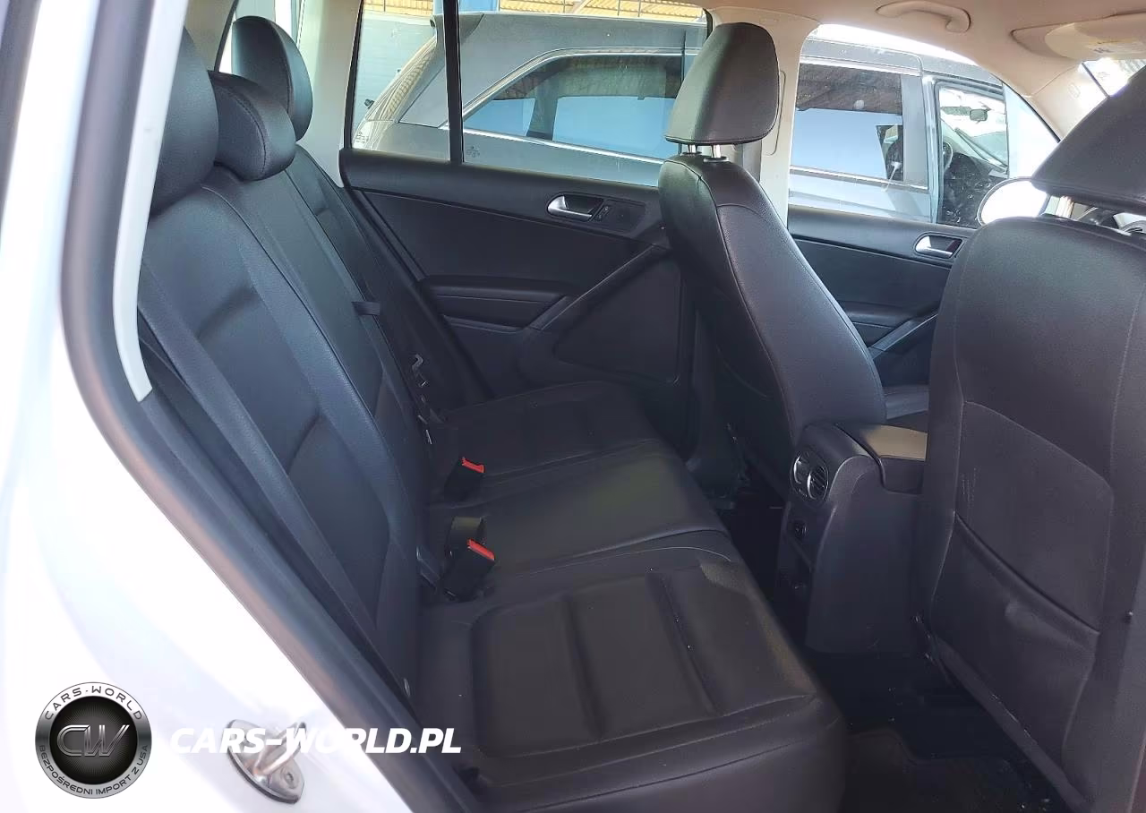 2015 Volkswagen Tiguan S VIN:WVGBV7AX4FW585228 - 11