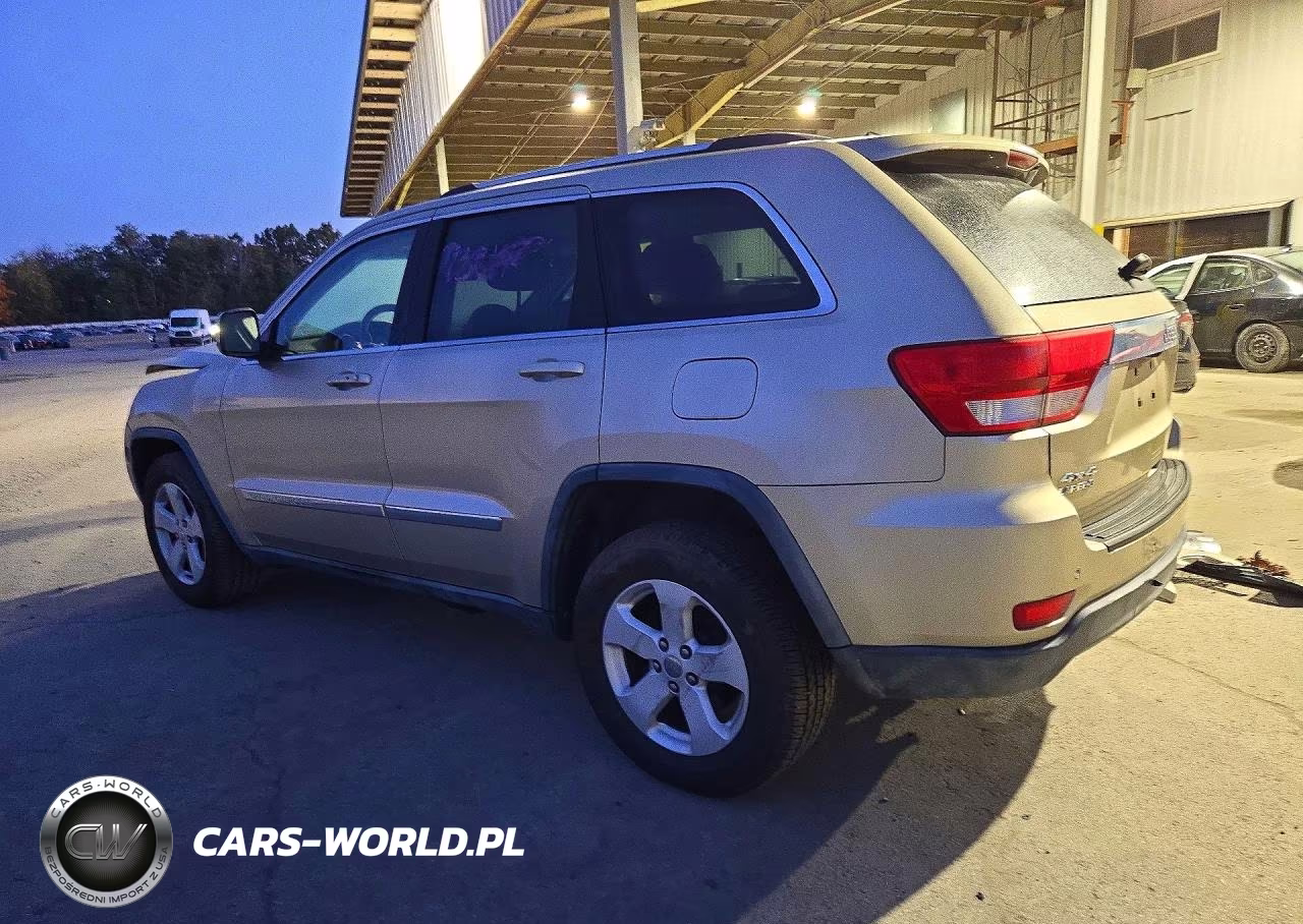 2011 Jeep Grand Cherokee Laredo VIN:1J4RR4GG3BC557584 - 2