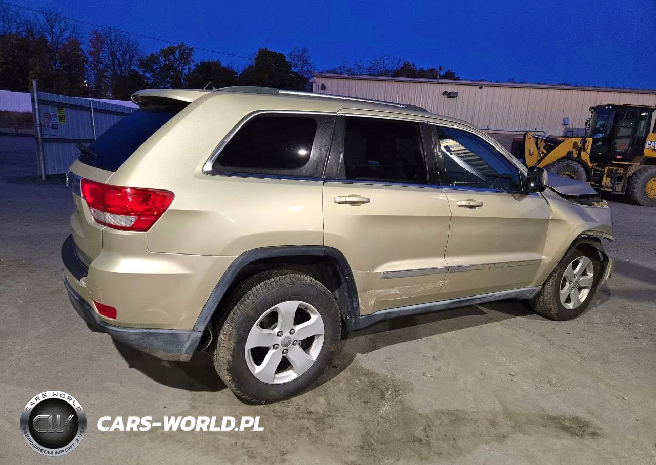 2011 Jeep Grand Cherokee Laredo VIN:1J4RR4GG3BC557584 - 3