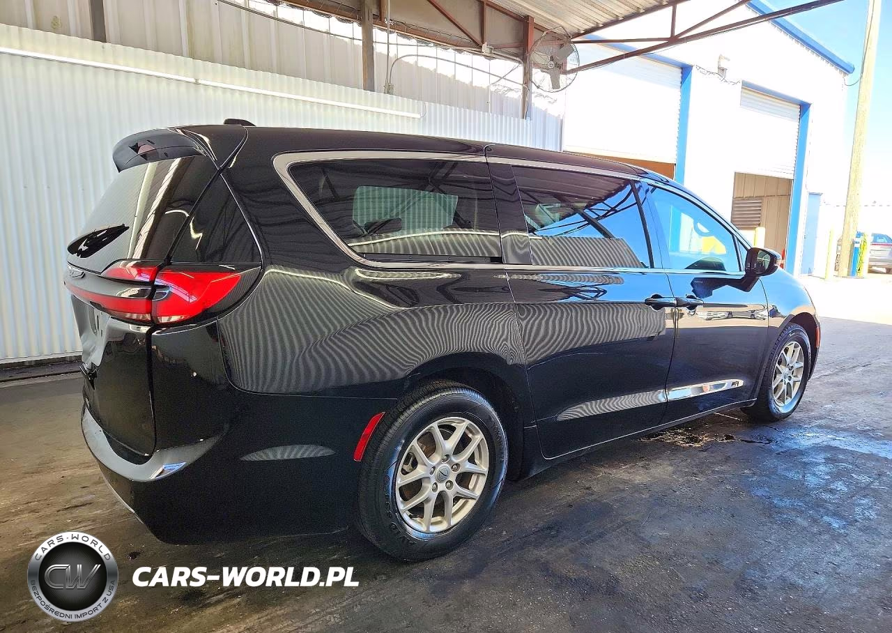 2024 Chrysler Pacifica Touring L VIN:2C4RC1BG6RR155329 - 3