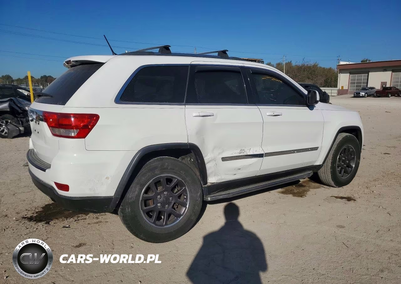 2013 Jeep Grand Cherokee Laredo VIN:1C4RJFAG4DC635035 - 3