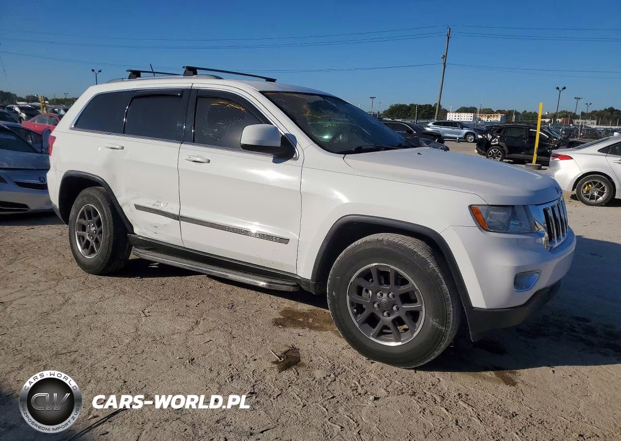 2013 Jeep Grand Cherokee Laredo VIN:1C4RJFAG4DC635035 - 4
