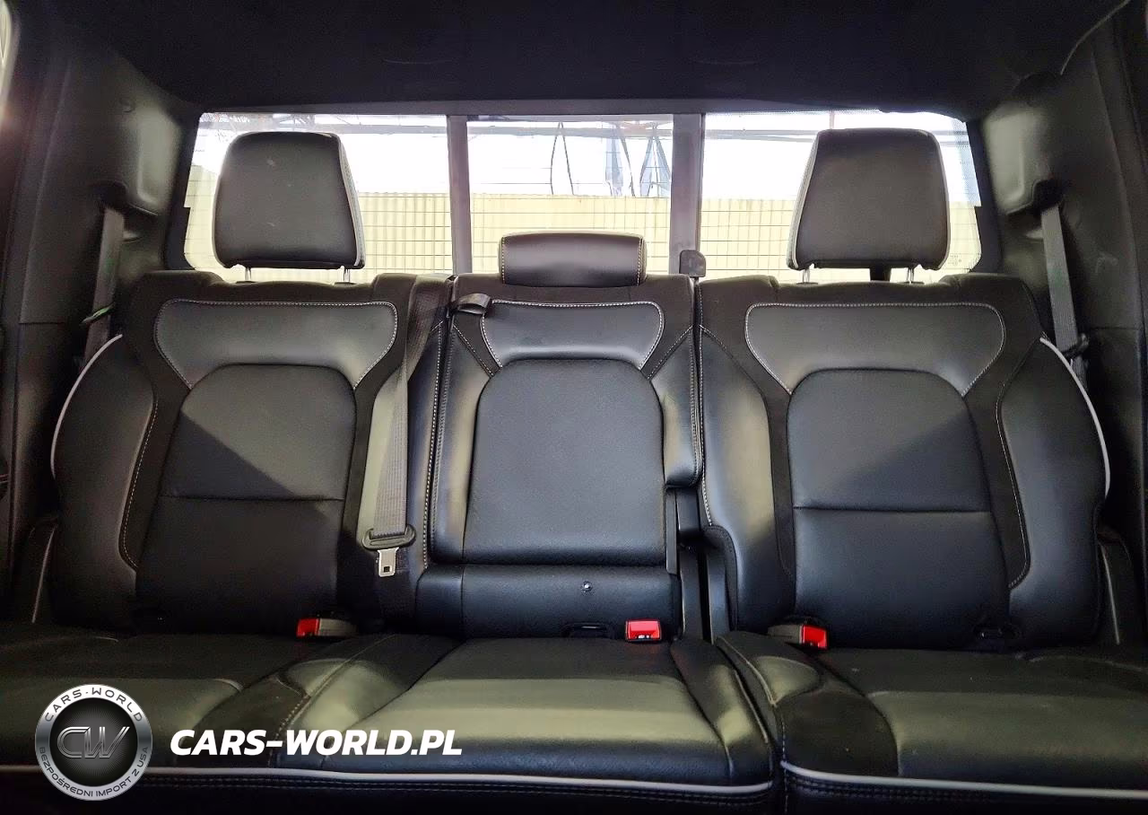 2026 Ram 1500 Laramie VIN:3C6SRFJP2T4170222 - 10