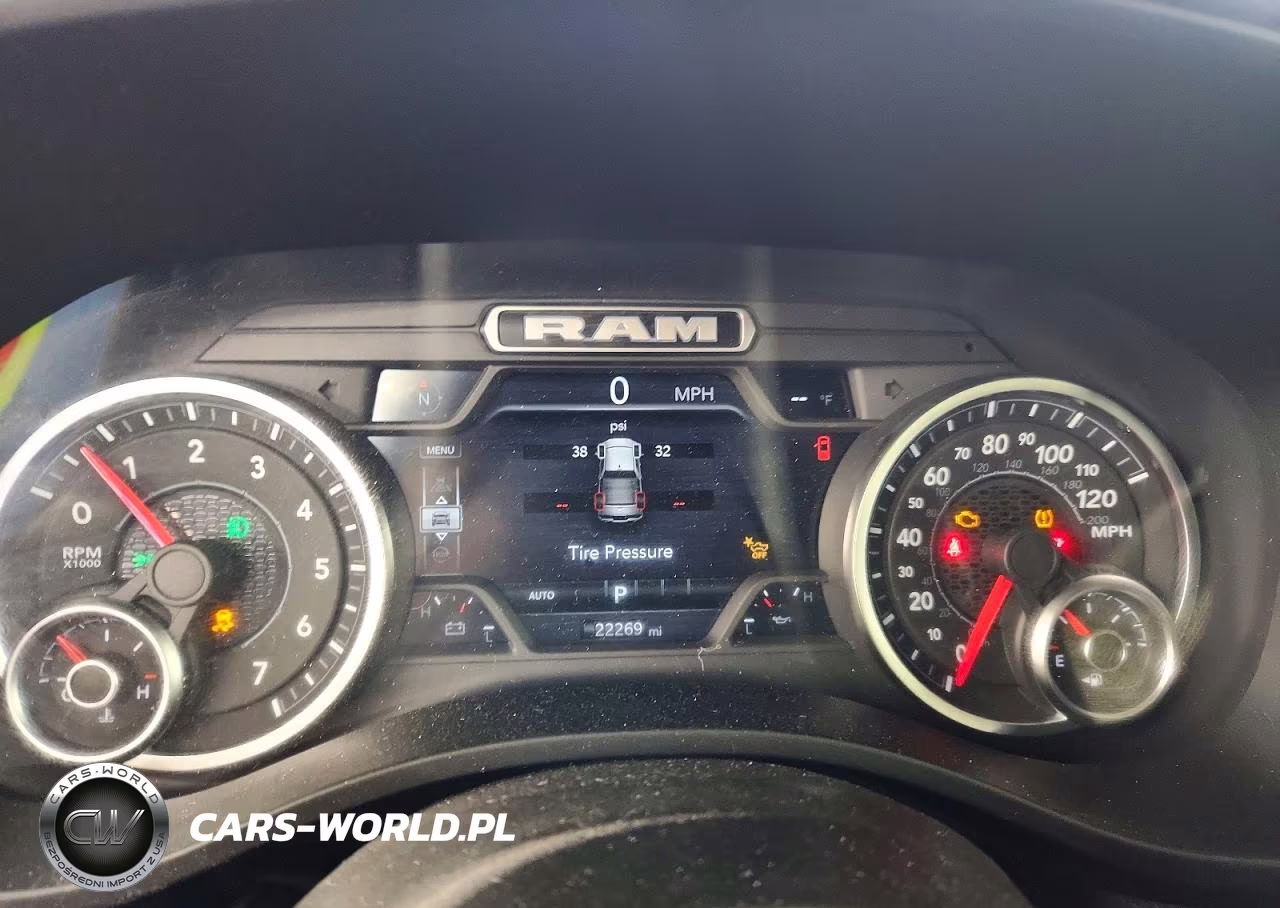 2026 Ram 1500 Laramie VIN:3C6SRFJP2T4170222 - 9