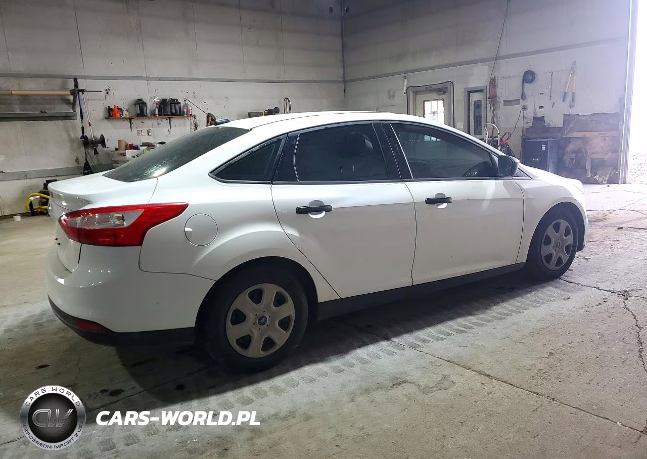 2012 Ford Focus VIN:1FAHP3E28CL303773 - 3