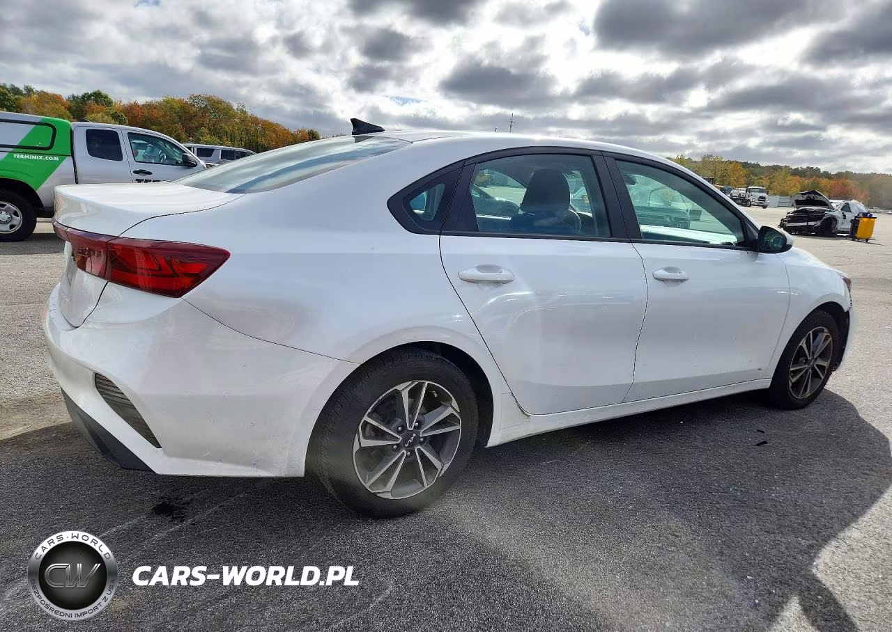 2023 Kia Forte Lxs VIN:3KPF24AD1PE616241 - 3