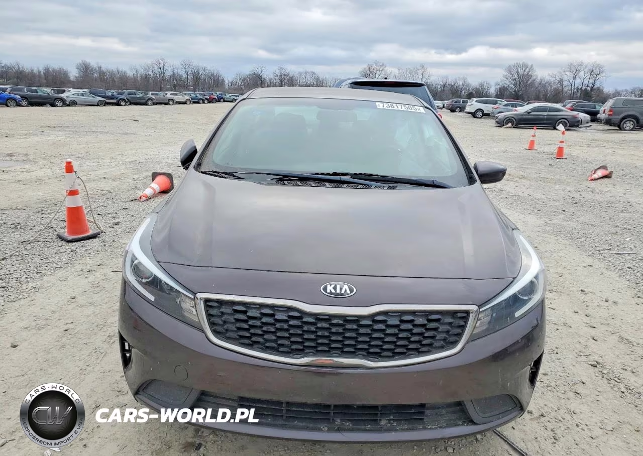 2018 Kia Forte Lx VIN:3KPFK4A71JE212082 - 5