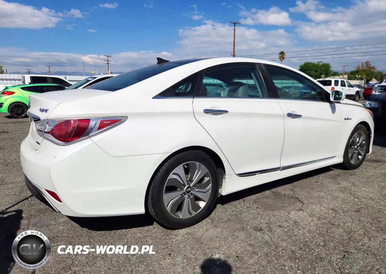 2013 Hyundai Sonata Hybrid VIN:KMHEC4A43DA070710 - 3