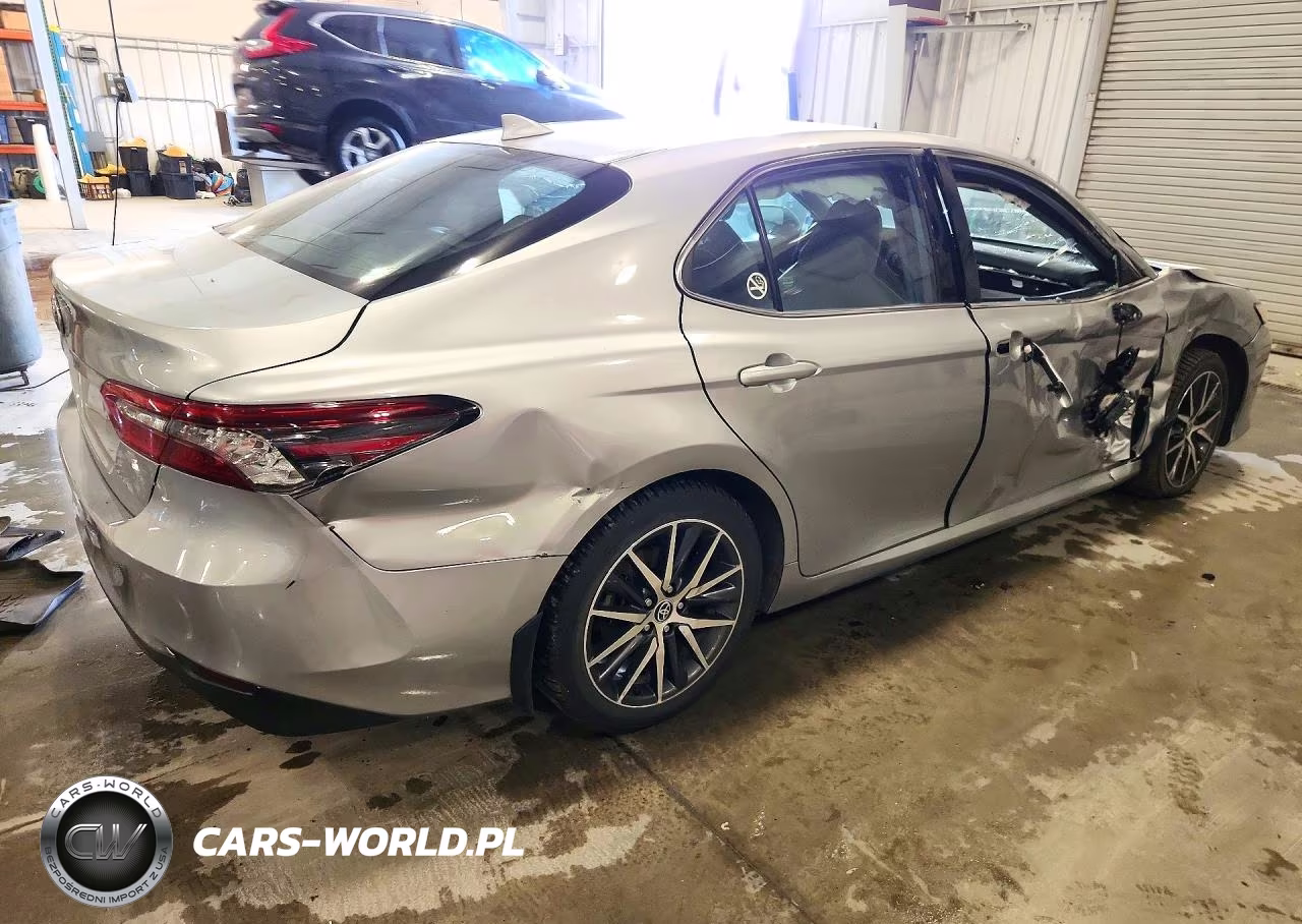 2024 Toyota Camry Xle VIN:4T1F31AKXRU063499 - 3