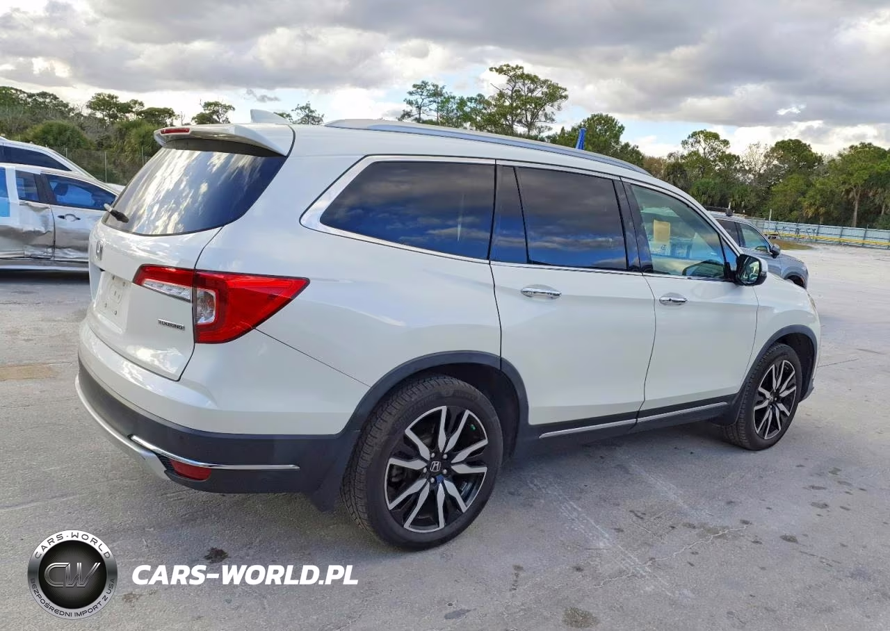 2019 Honda Pilot Touring VIN:5FNYF5H69KB000851 - 3