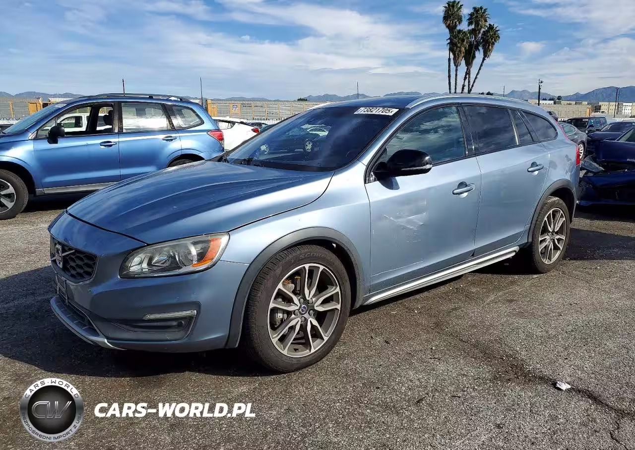 2018 Volvo V60 Cross Country Premier
