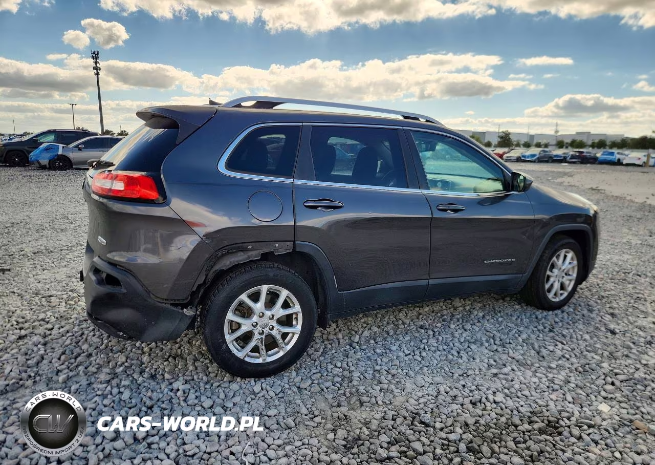 2016 Jeep Cherokee Latitude VIN:1C4PJLCS6GW217439 - 3
