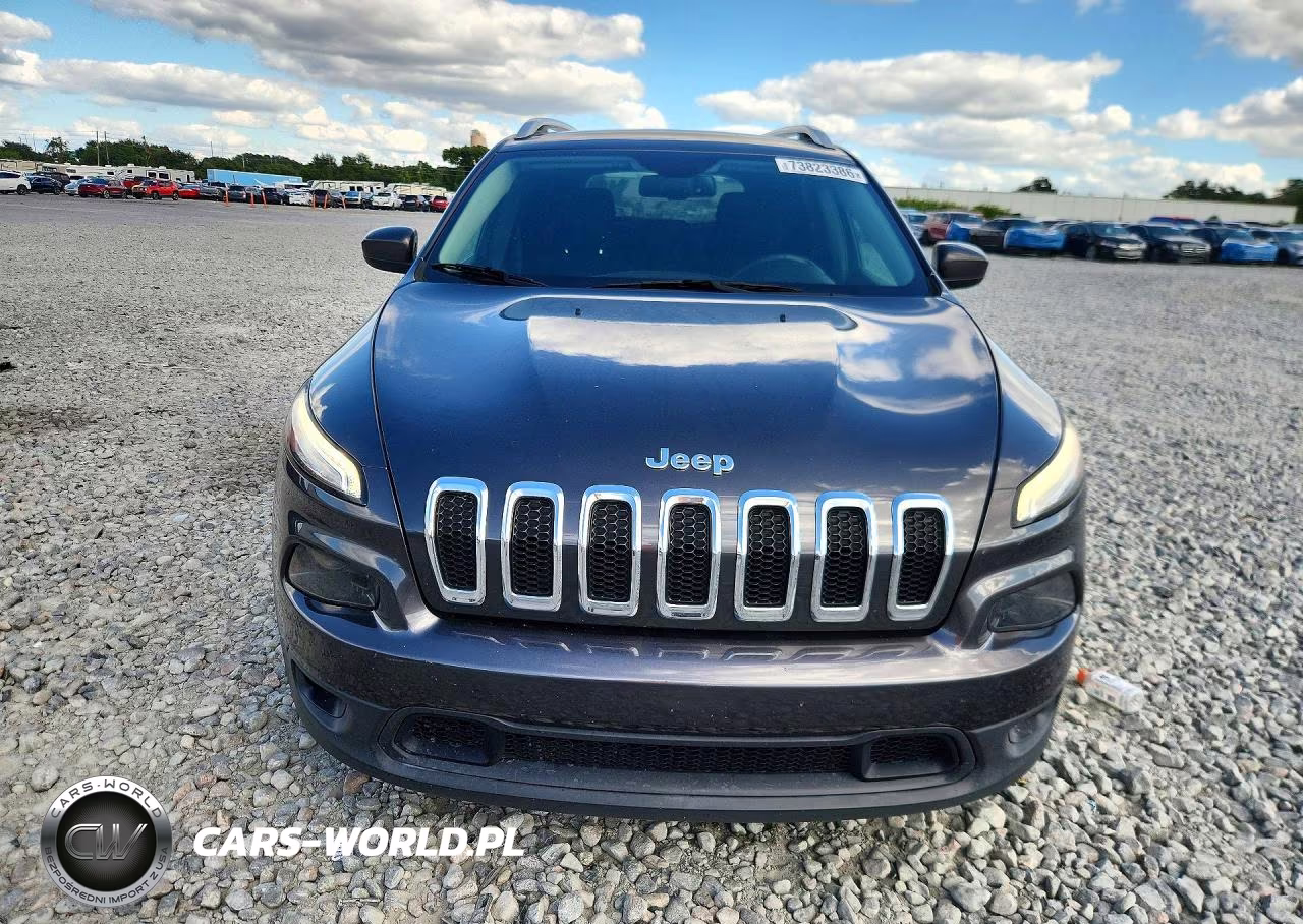 2016 Jeep Cherokee Latitude VIN:1C4PJLCS6GW217439 - 5
