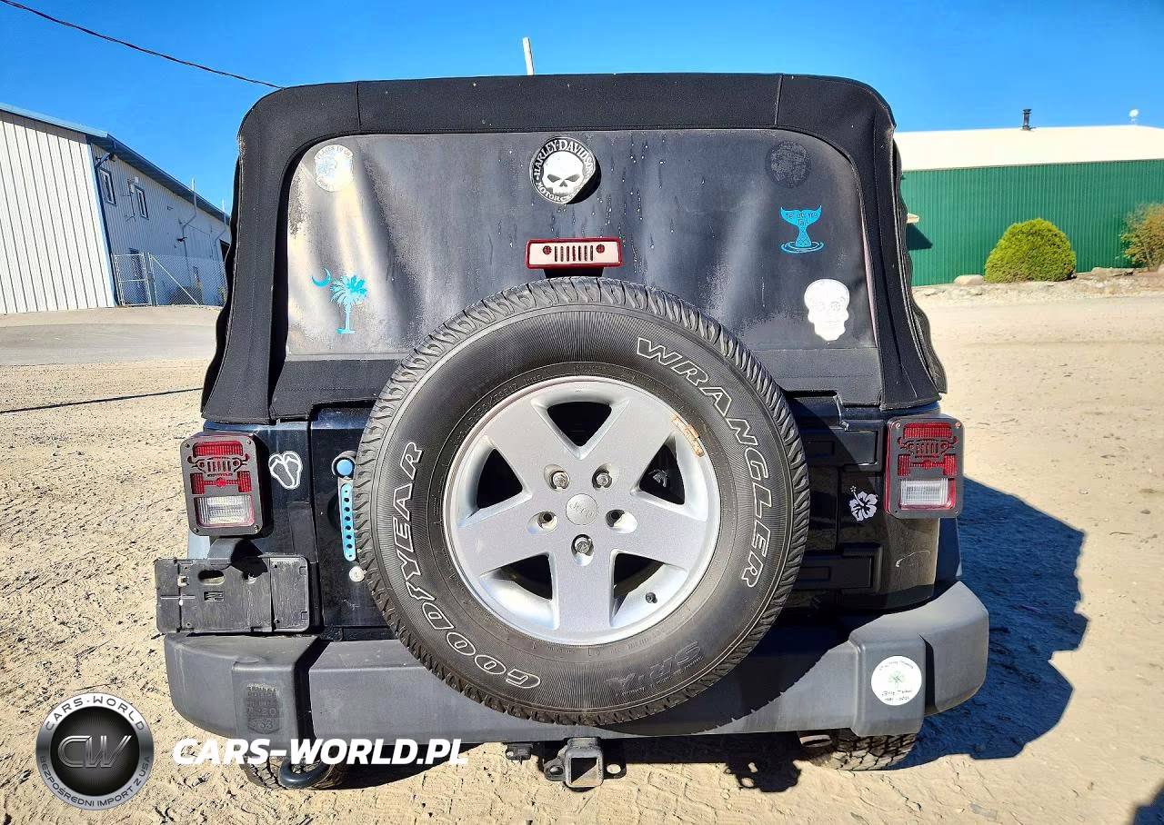 2015 Jeep Wrangler Unlimited Sport VIN:1C4BJWDG1FL519159 - 6