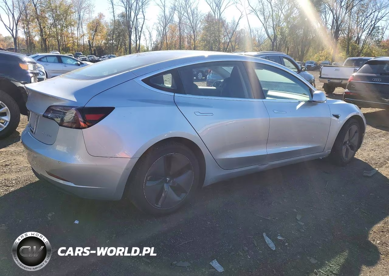 2018 Tesla Model 3 VIN:5YJ3E1EB8JF084893 - 3
