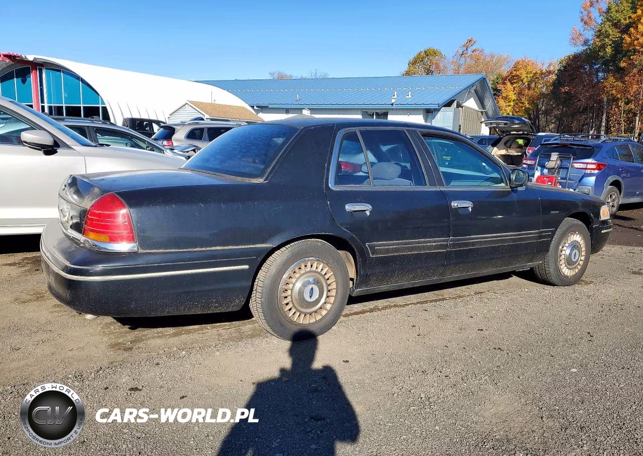 2002 Ford Crown Victoria Police Interceptor VIN:2FAFP71W92X158851 - 3