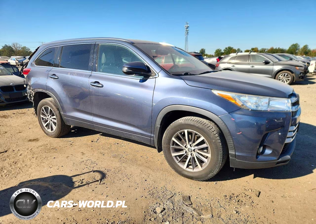 2017 Toyota Highlander Xle VIN:5TDJZRFH5HS413343 - 4