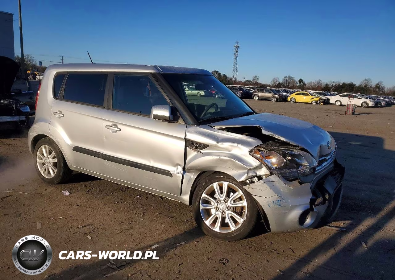 2013 Kia Soul Base VIN:KNDJT2A54D7549697 - 4