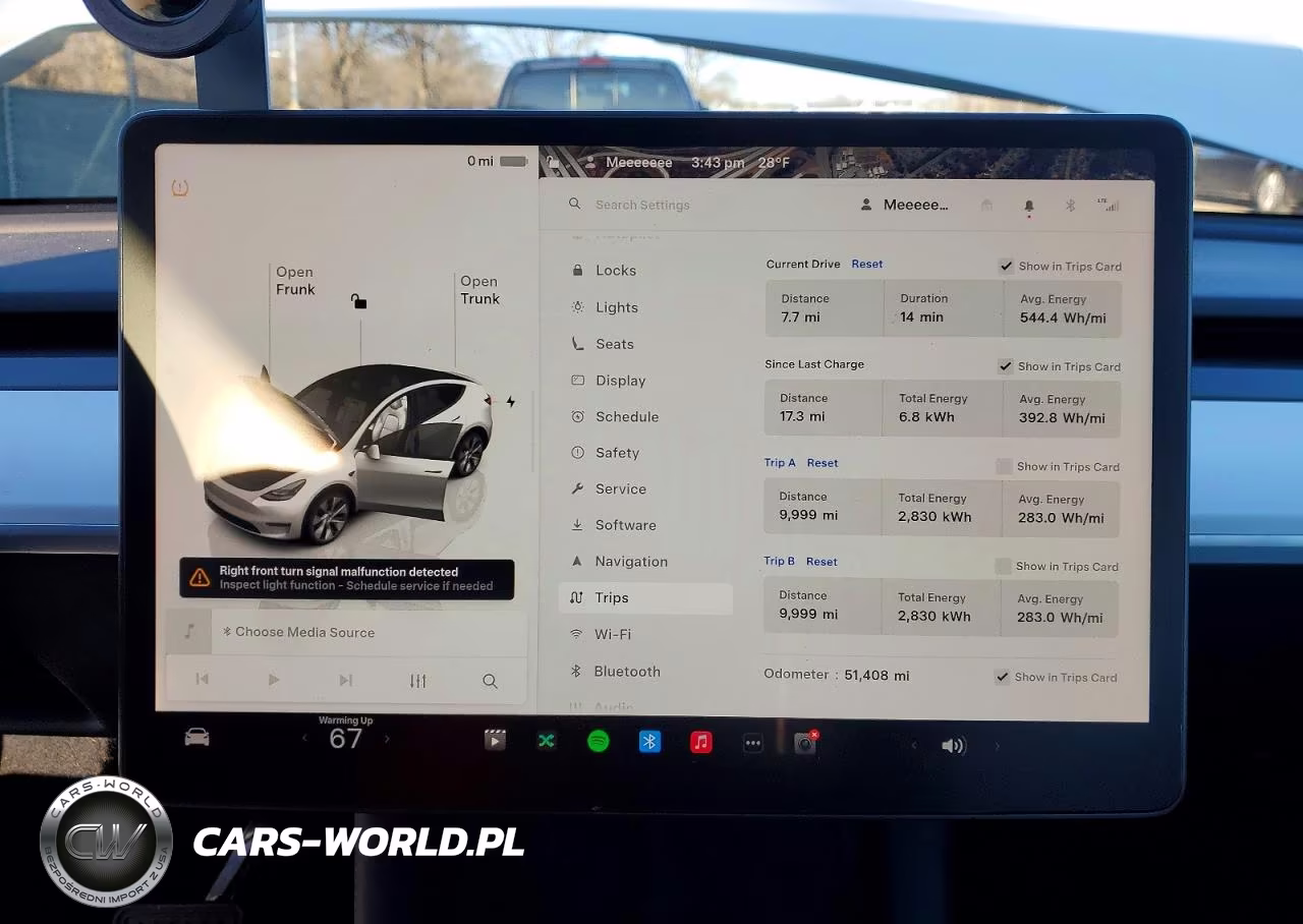 2023 Tesla Model Y VIN:7SAYGDEE4PF674287 - 9