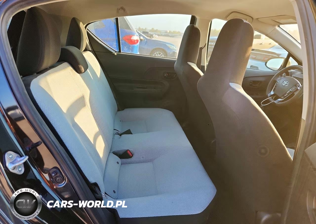 2018 Toyota Prius C One VIN:JTDKDTB3XJ1606942 - 10