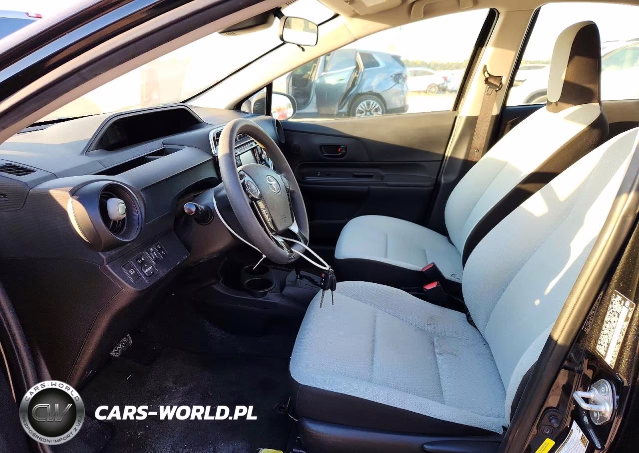 2018 Toyota Prius C One VIN:JTDKDTB3XJ1606942 - 7