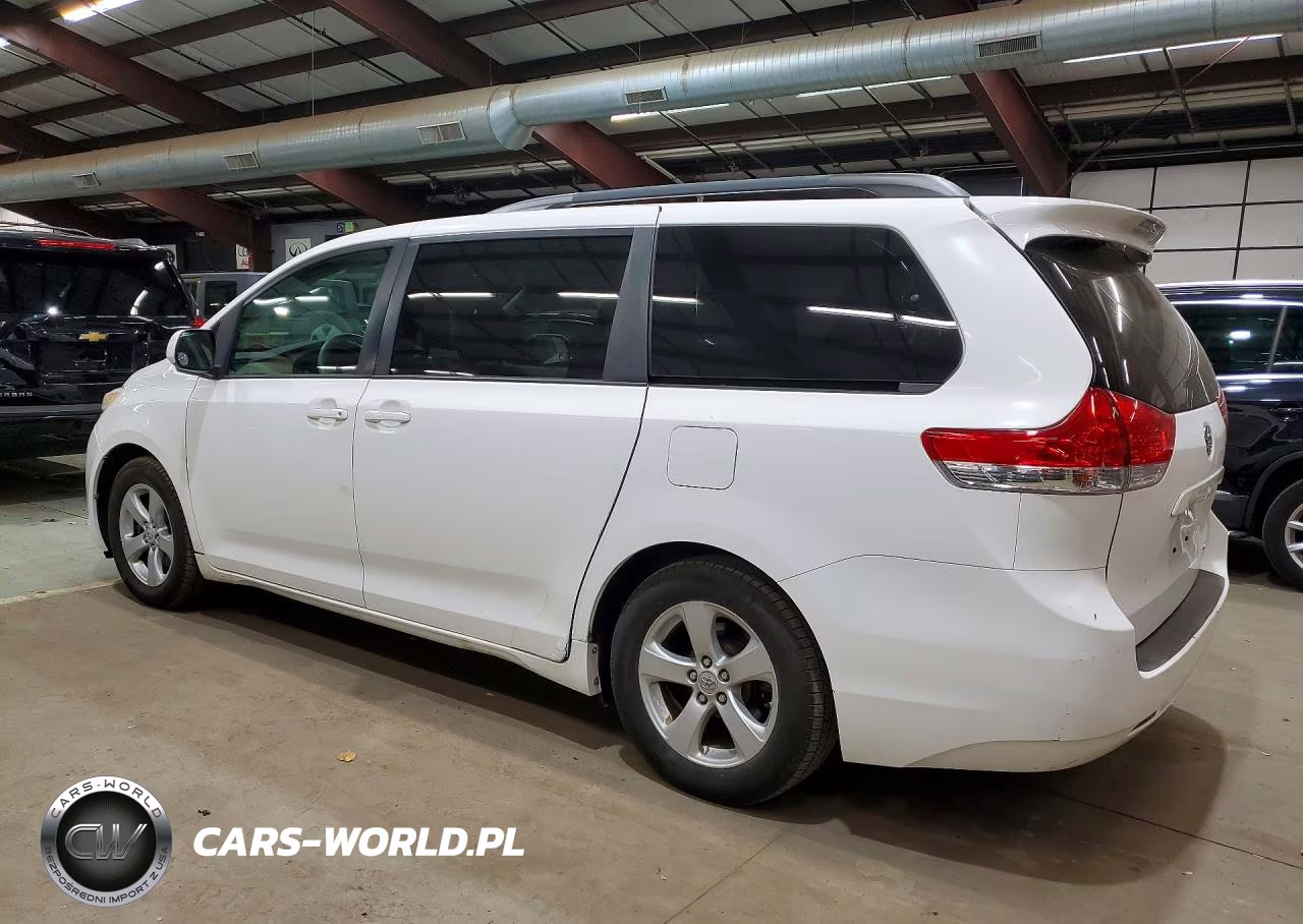 2011 Toyota Sienna Le VIN:5TDKK3DC8BS032137 - 2