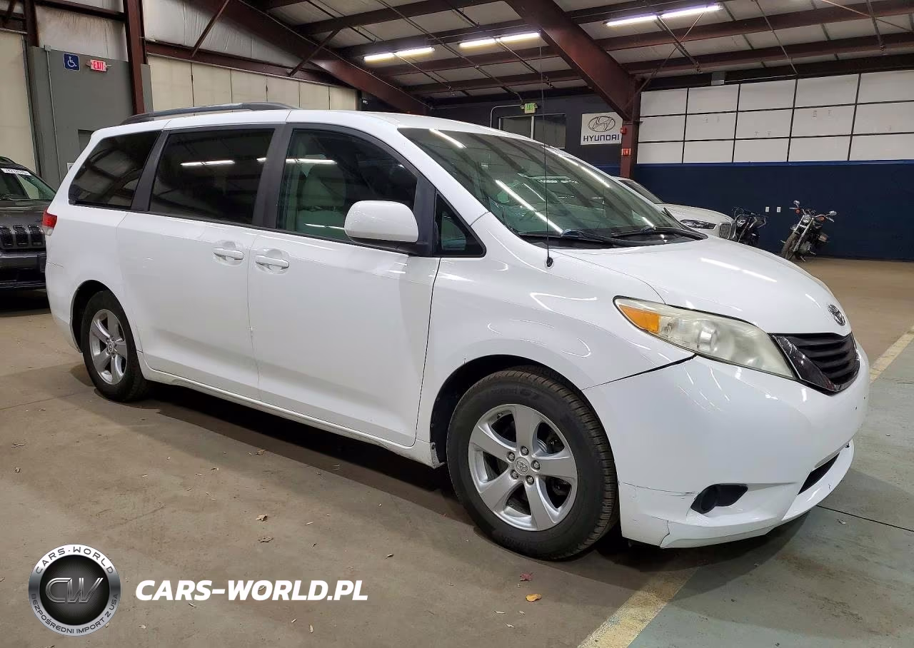 2011 Toyota Sienna Le VIN:5TDKK3DC8BS032137 - 4