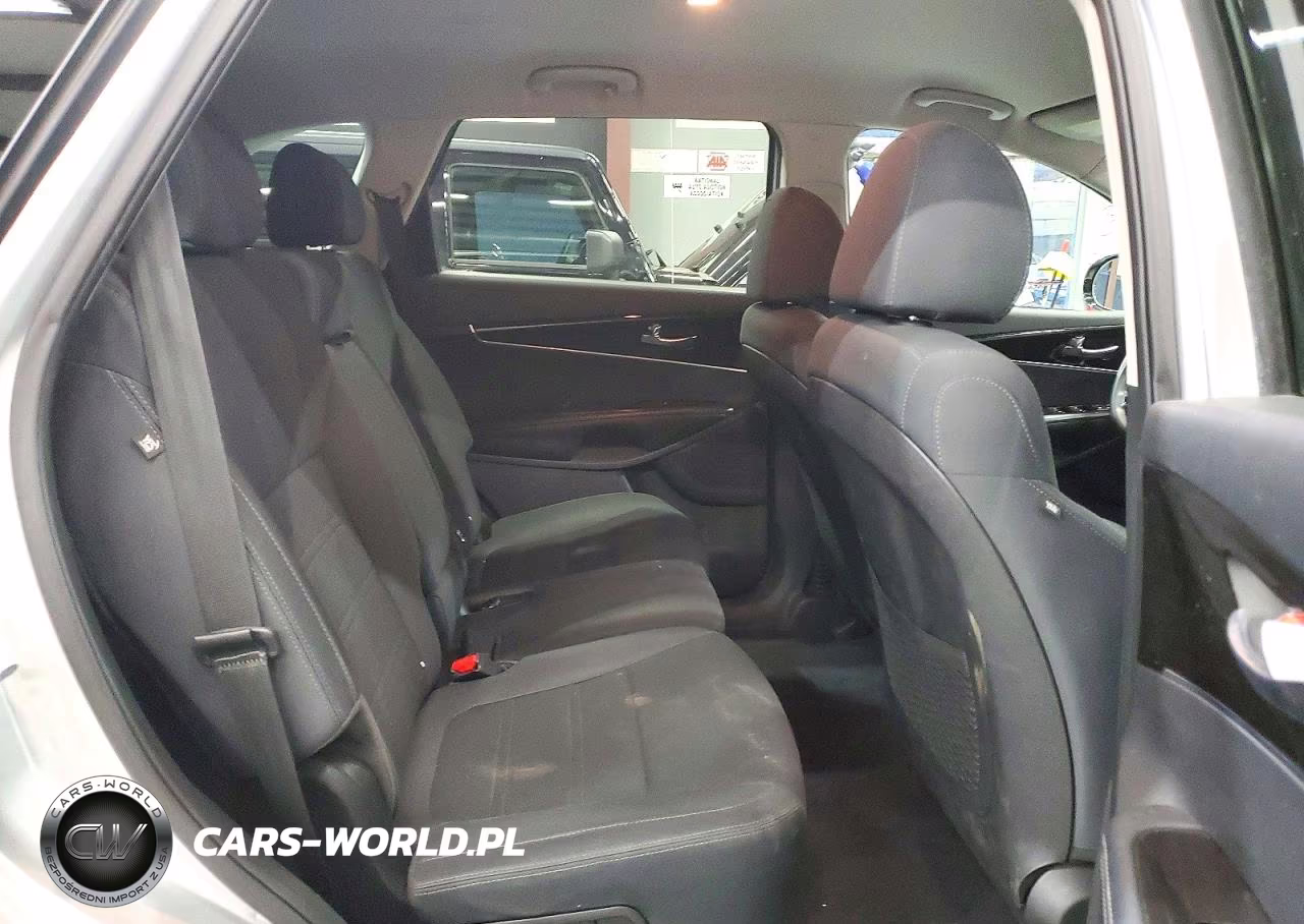 2019 Kia Sorento Lx VIN:5XYPGDA38KG568715 - 11