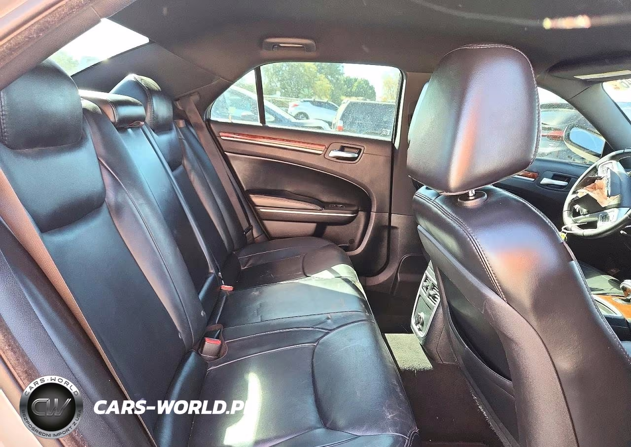 2014 Chrysler 300 VIN:2C3CCAAGXEH335957 - 10
