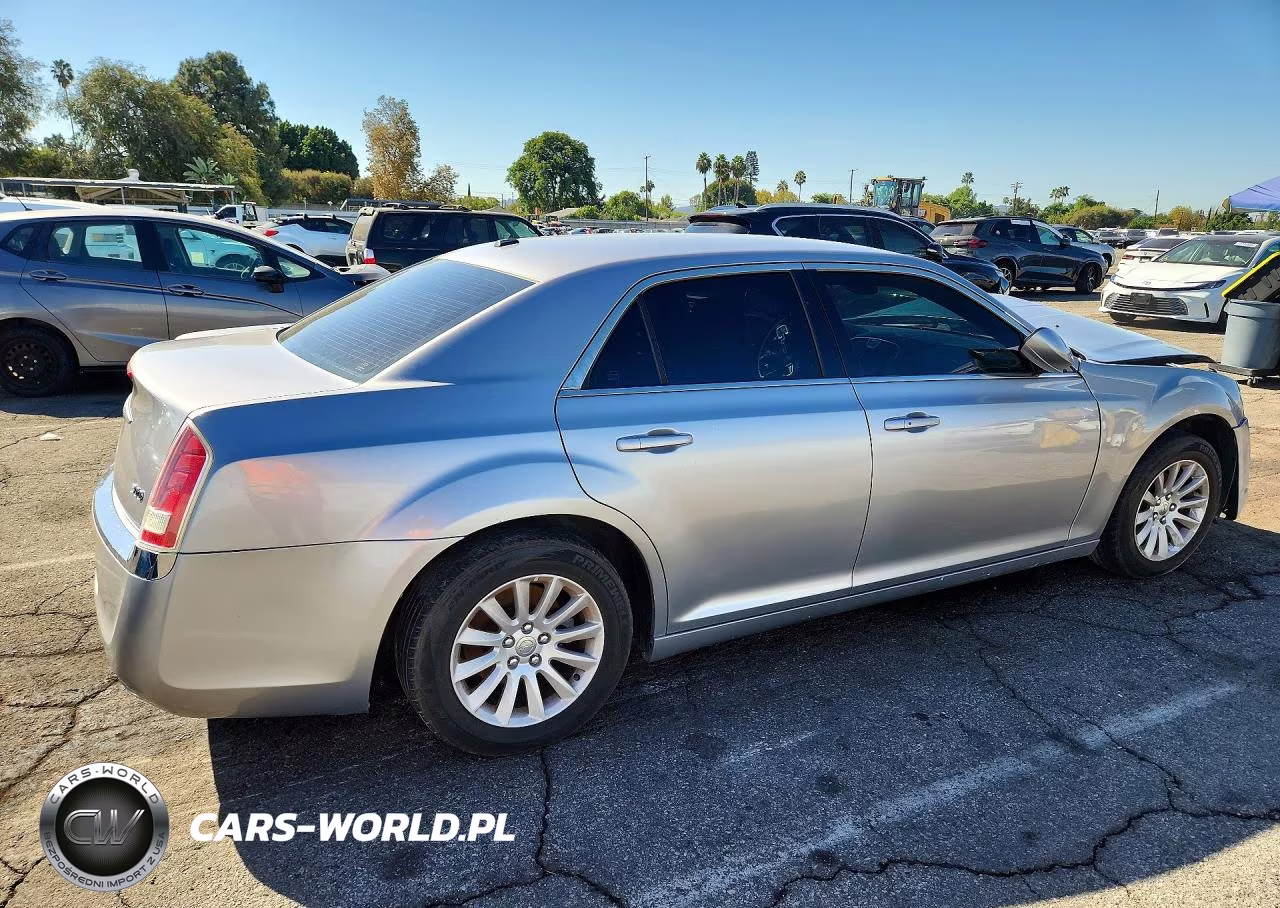 2014 Chrysler 300 VIN:2C3CCAAGXEH335957 - 3