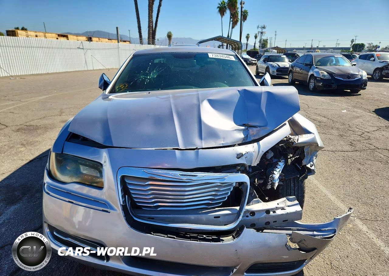 2014 Chrysler 300 VIN:2C3CCAAGXEH335957 - 5