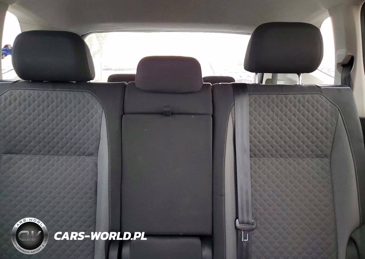 2018 Volkswagen Tiguan S VIN:3VV1B7AX7JM111681 - 10
