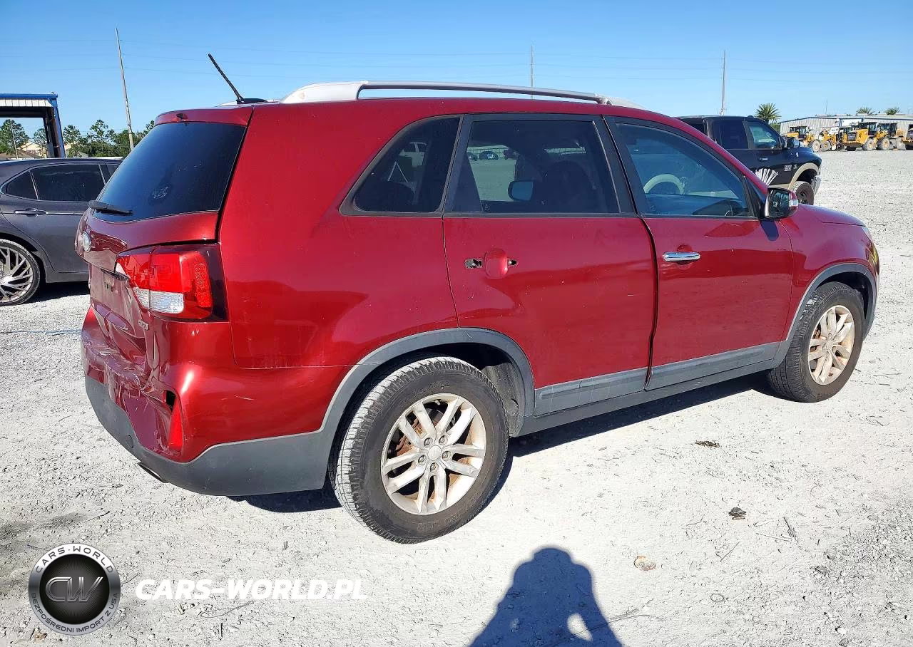 2014 Kia Sorento Lx VIN:5XYKT3A65EG456131 - 3