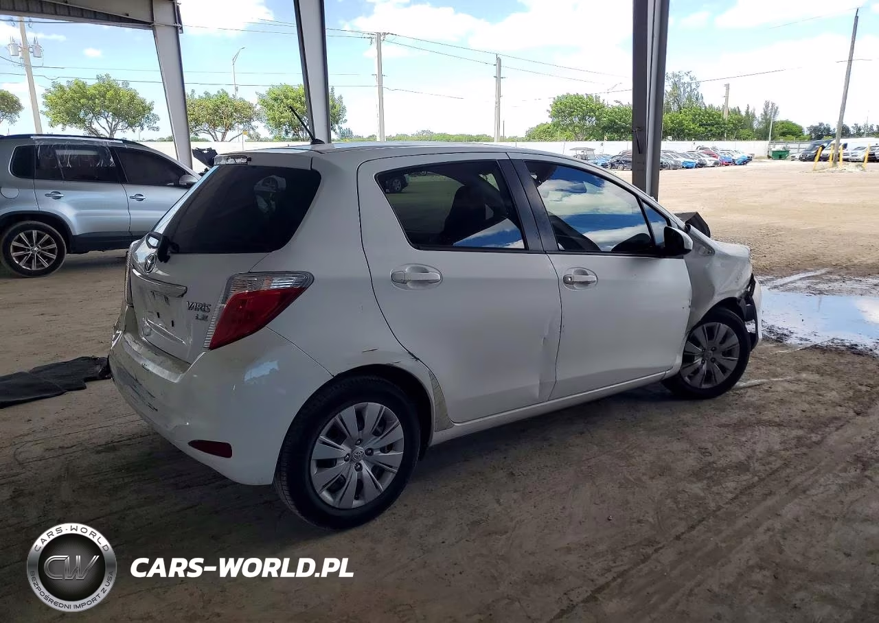 2014 Toyota Yaris 5-Door Le VIN:JTDKTUD37ED590404 - 3
