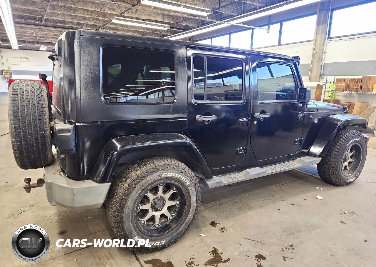 2008 Jeep Wrangler Unlimited Sahara VIN:1J4GA59178L570425 - 3