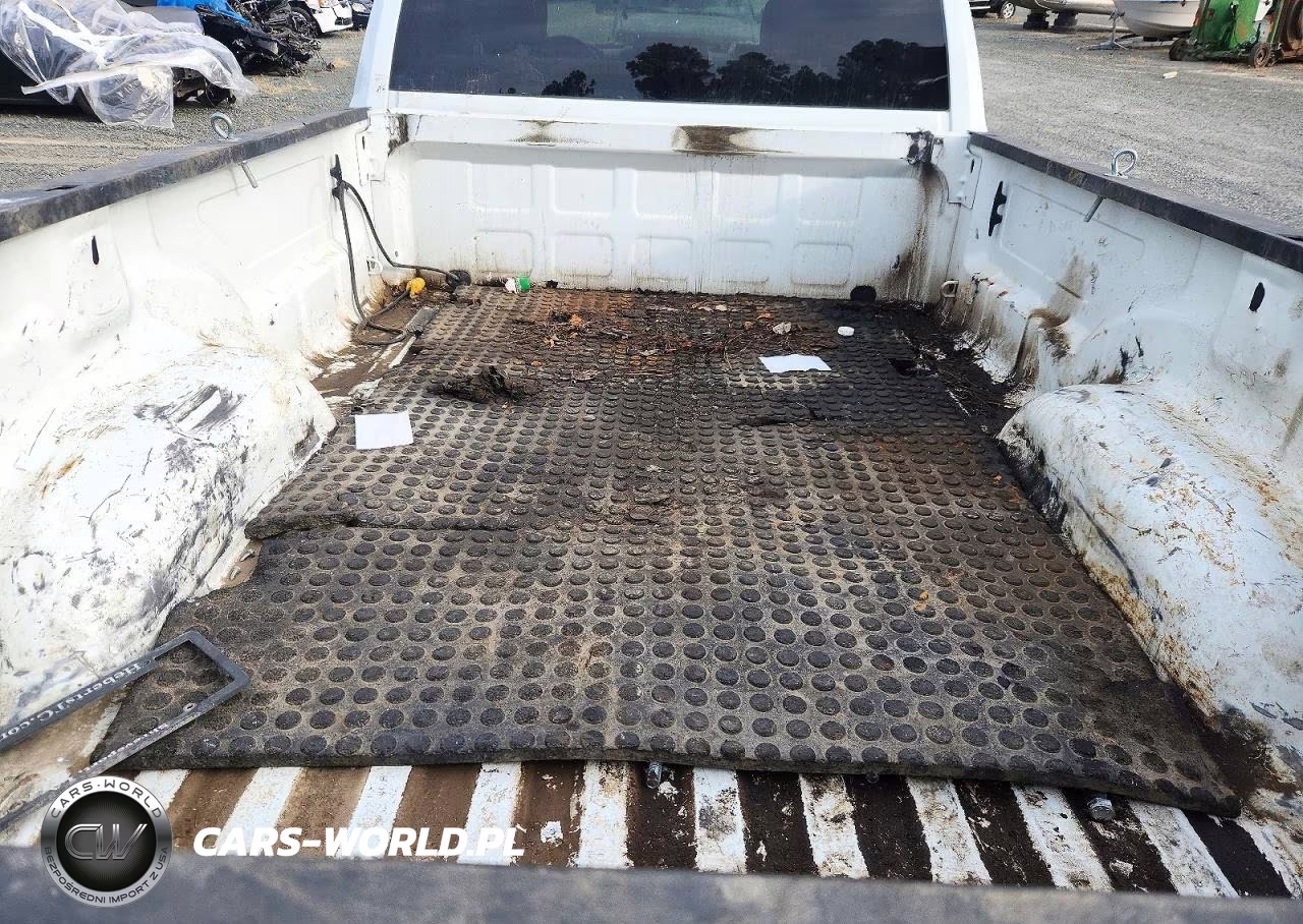 2024 Ram 2500 VIN:3C6UR5HL1RG329941 - 10