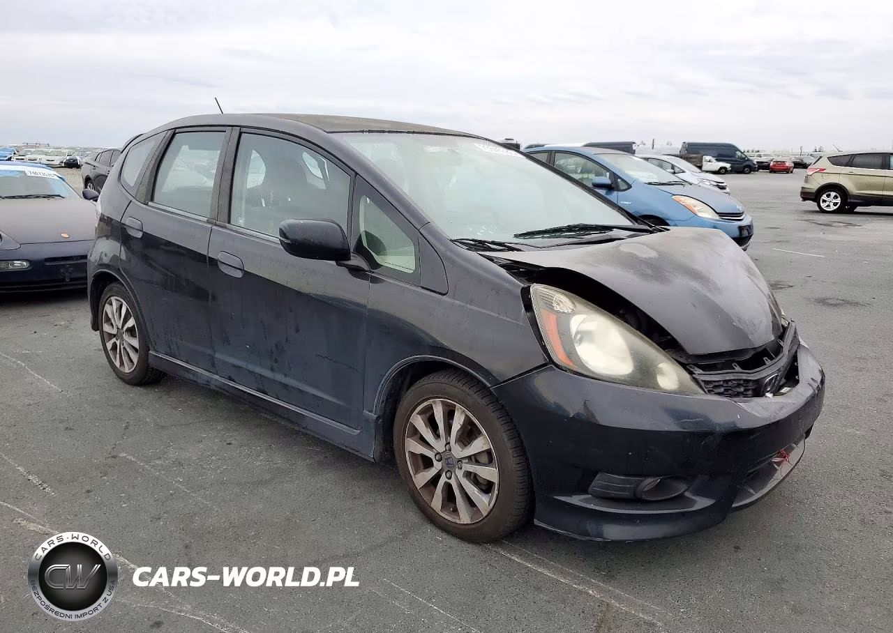 2013 Honda Fit Sport VIN:JHMGE8H53DC001337 - 4