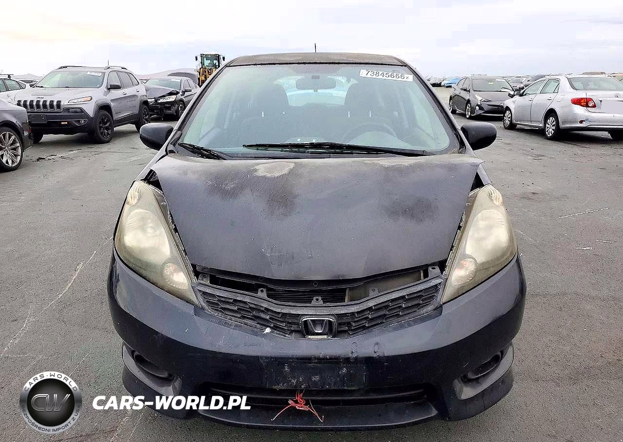 2013 Honda Fit Sport VIN:JHMGE8H53DC001337 - 5