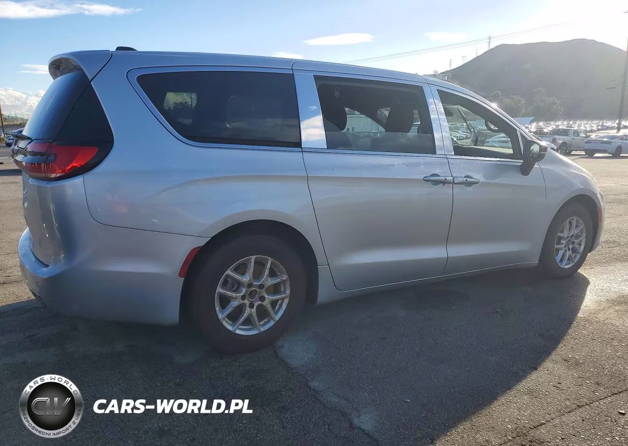2024 Chrysler Pacifica Touring VIN:2C4RC1FG5RR174156 - 3