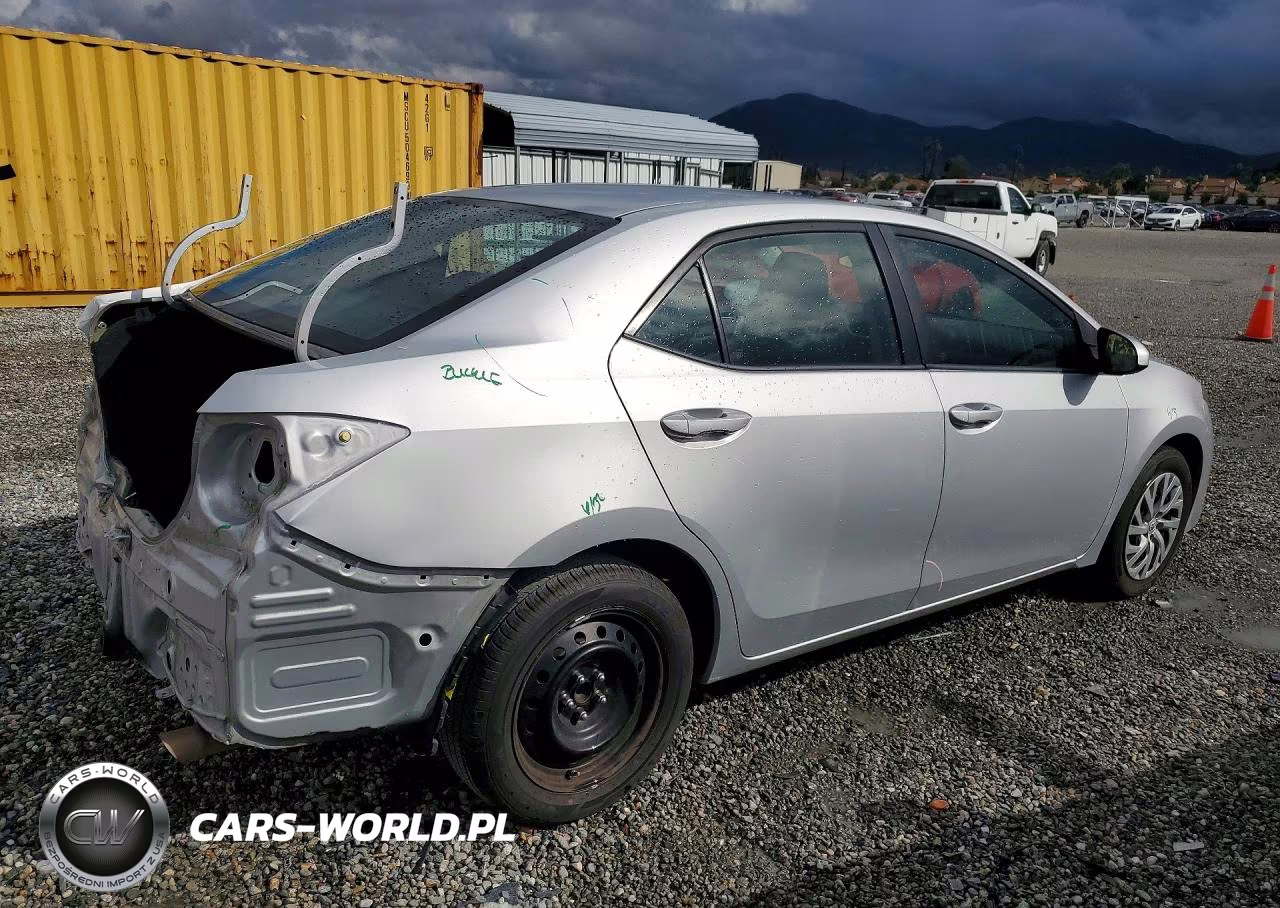 2018 Toyota Corolla Le VIN:2T1BURHE1JC092969 - 3