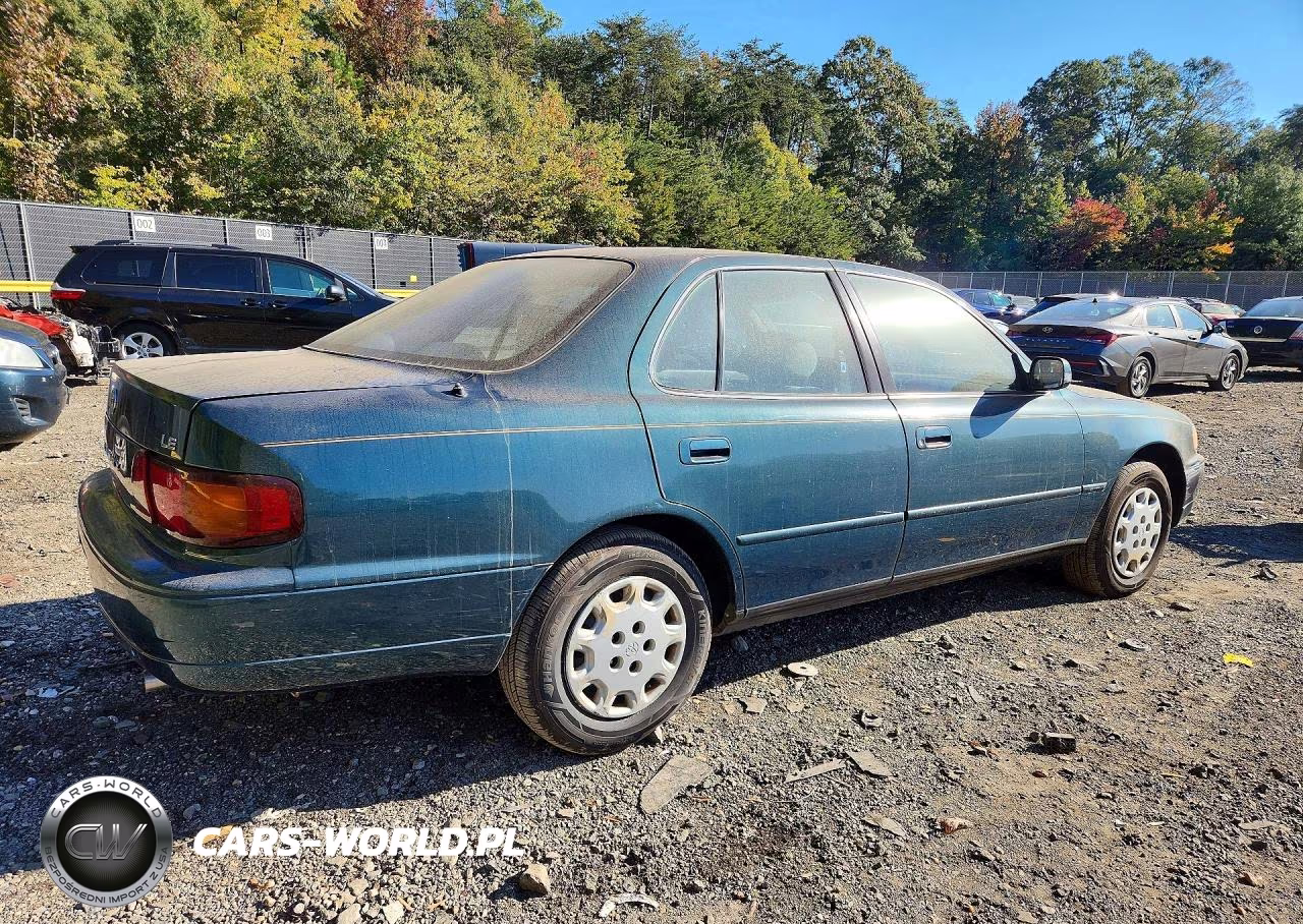 1996 Toyota Camry Le VIN:4T1BG12K3TU684026 - 3