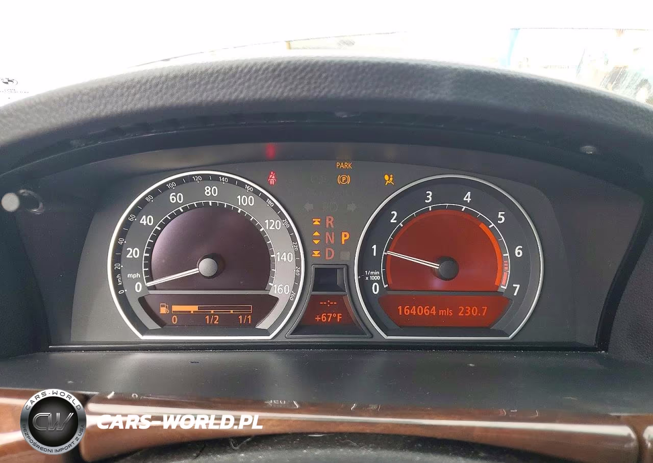 2006 BMW 750 Li VIN:WBAHN83576DT32798 - 9