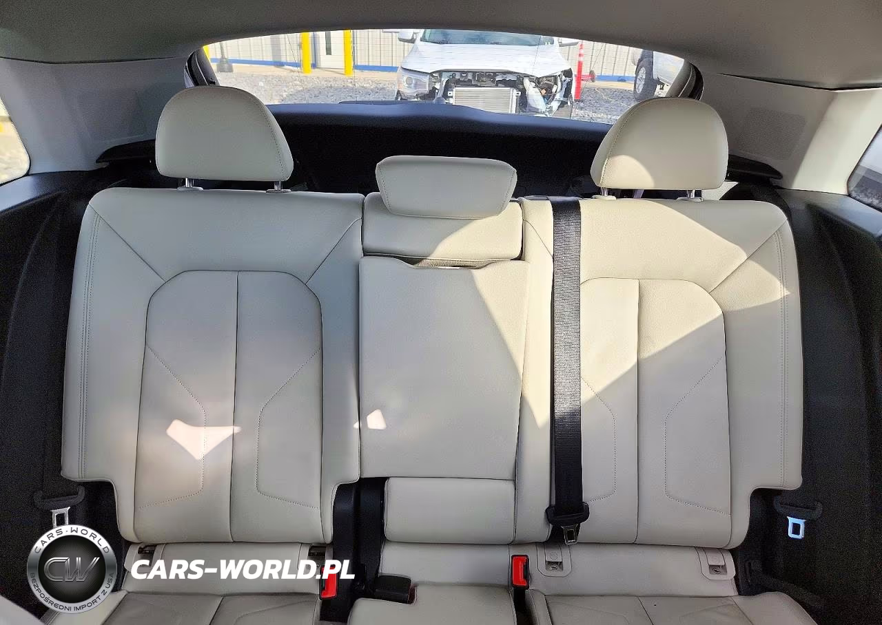 2019 Audi Q3 Premium Plus S-Line VIN:WA1EECF3XK1067979 - 10