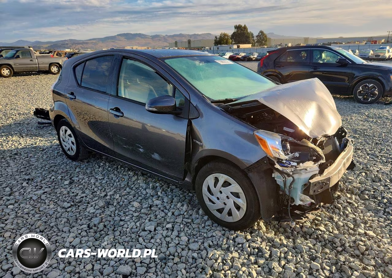 2016 Toyota Prius C Three VIN:JTDKDTB36G1136689 - 4