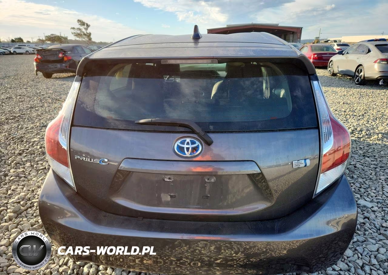 2016 Toyota Prius C Three VIN:JTDKDTB36G1136689 - 6