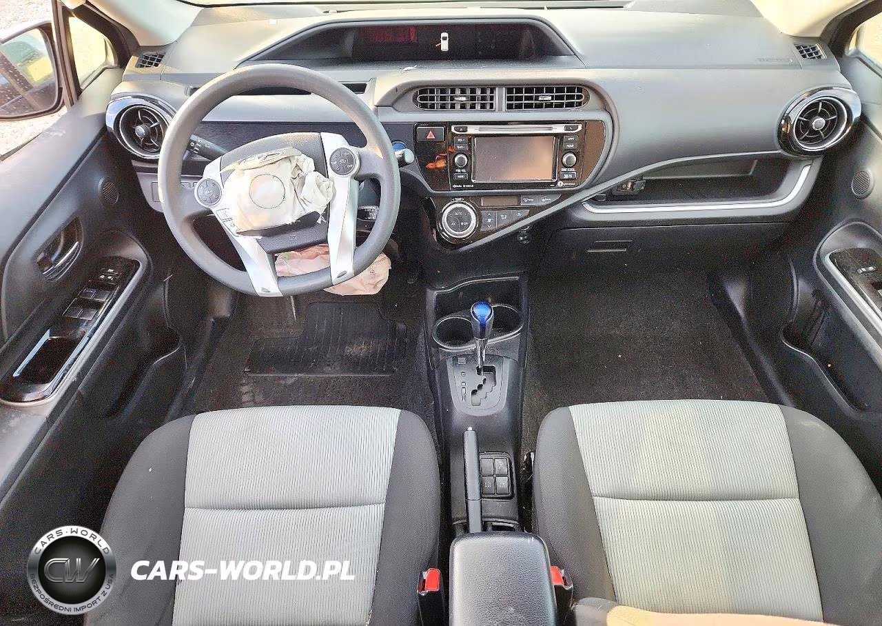 2016 Toyota Prius C Three VIN:JTDKDTB36G1136689 - 8