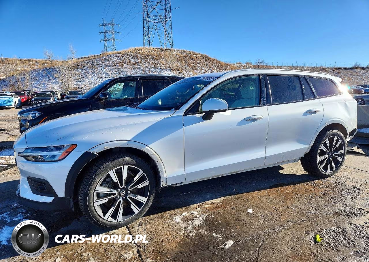 2022 Volv V60 Cross Country T5 Momentum